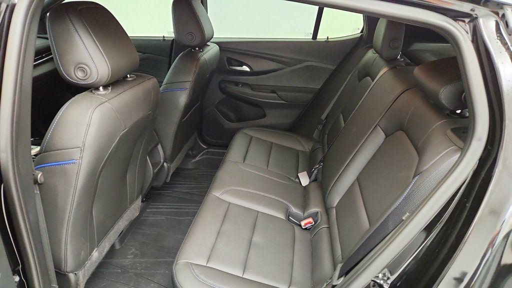 Used 2025 Buick Envista Sport Touring w/ Convenience I Package FWD image 21