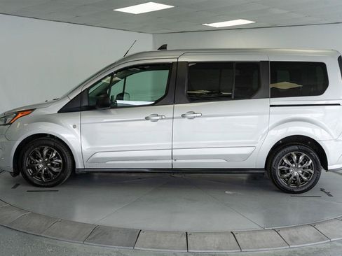 Used 2021 Ford Transit Connect XLT FWD image 4