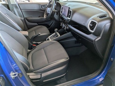 Used 2022 Hyundai Venue Limited image 33
