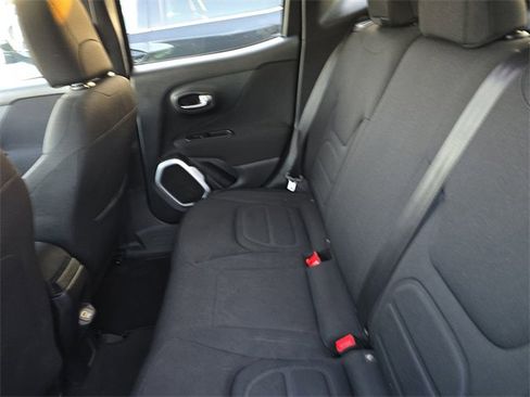 Used 2018 Jeep Renegade Latitude image 11