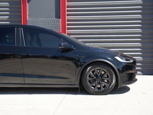 Used 2024 Tesla Model X image 3