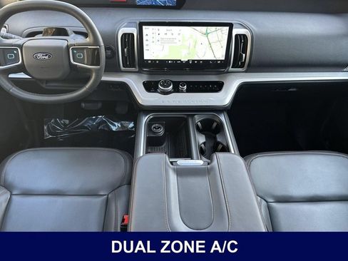 Used 2025 Ford Expedition Active AWD/4WD image 17