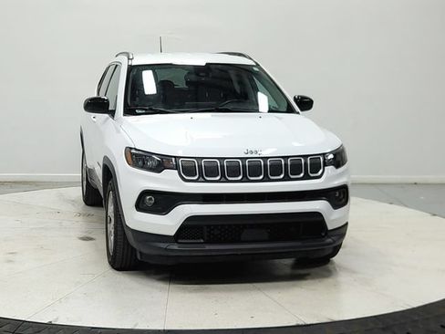 Used 2022 Jeep Compass Latitude AWD/4WD image 3