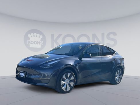 Used 2024 Tesla Model Y Long Range image 1