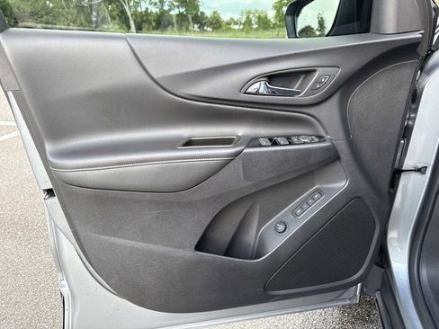 Used 2023 Chevrolet Equinox Premier FWD image 17