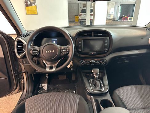 Used 2025 Kia Soul LX w/ LX Technology Package FWD image 33