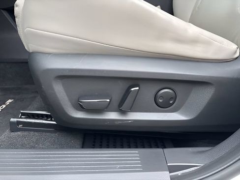 Used 2023 Nissan Rogue SV w/ SV Premium B Package AWD/4WD image 11