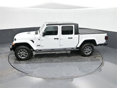 Used 2024 Jeep Gladiator Sport image 33