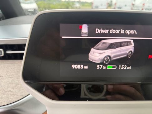 Used 2025 Volkswagen ID. Buzz 1st Edition RWD image 18