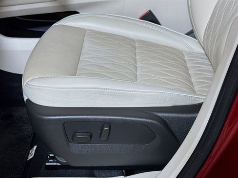 Certified 2022 Buick Envision Avenir w/ Technology Package II FWD image 18