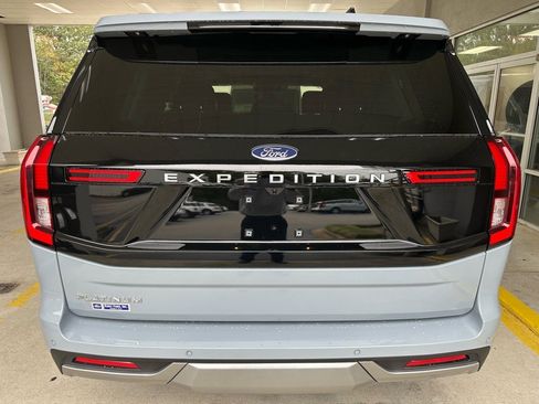 New 2025 Ford Expedition Platinum w/ Driver's Package image 13