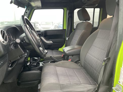 Used 2012 Jeep Wrangler Unlimited Rubicon w/ Connectivity Group image 34