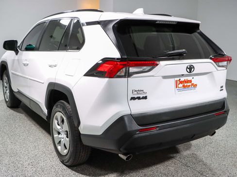 Used 2021 Toyota RAV4 LE AWD/4WD image 9