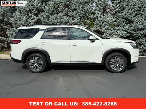 Used 2025 Nissan Pathfinder SV image 11