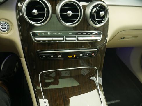 Used 2022 Mercedes-Benz GLC 300 4MATIC image 36