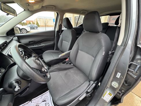 Used 2023 Nissan Kicks S image 10