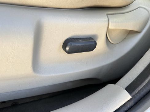 Used 2010 Mercury Mariner V6 AWD 4dr SUV image 22