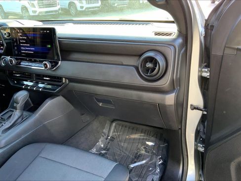 Used 2024 Chevrolet Colorado W/T image 18