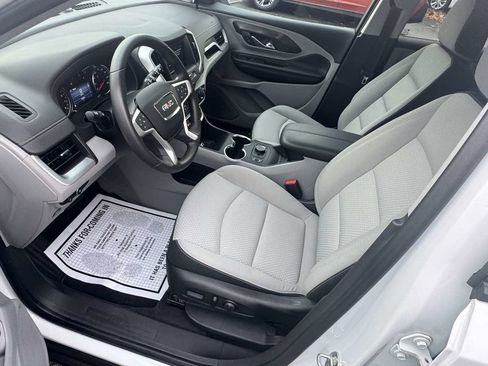 Used 2023 GMC Terrain SLE w/ Driver Convenience Package image 9