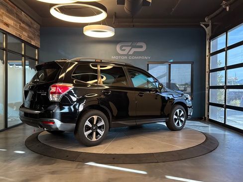 Used 2017 Subaru Forester 2.5i Limited AWD/4WD image 3