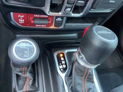 Used 2023 Jeep Gladiator Mojave w/ Cold Weather Group image 30