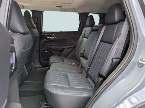 New 2026 Mitsubishi Outlander SEL image 15