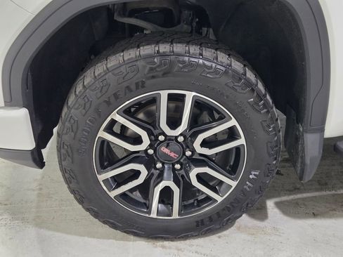 Used 2024 GMC Sierra 1500 AT4 w/ AT4 Premium Package AWD/4WD image 18