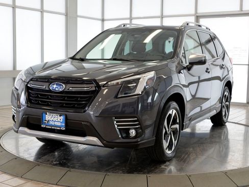 Used 2023 Subaru Forester Touring image 4