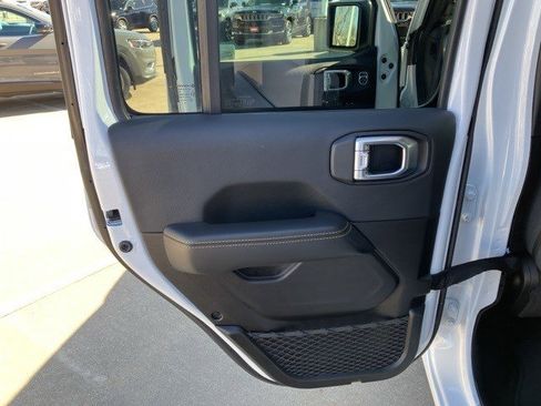 Certified 2025 Jeep Wrangler Sahara image 22