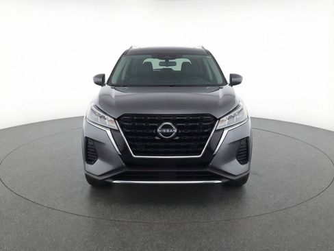 Used 2024 Nissan Kicks SV image 2