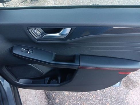 Used 2025 Ford Escape ST-Line image 30