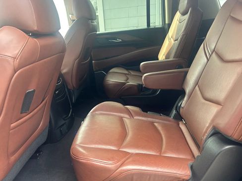 Used 2015 Cadillac Escalade ESV Luxury AWD/4WD image 17