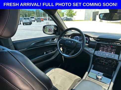 Used 2024 Jeep Grand Cherokee Altitude AWD/4WD image 35