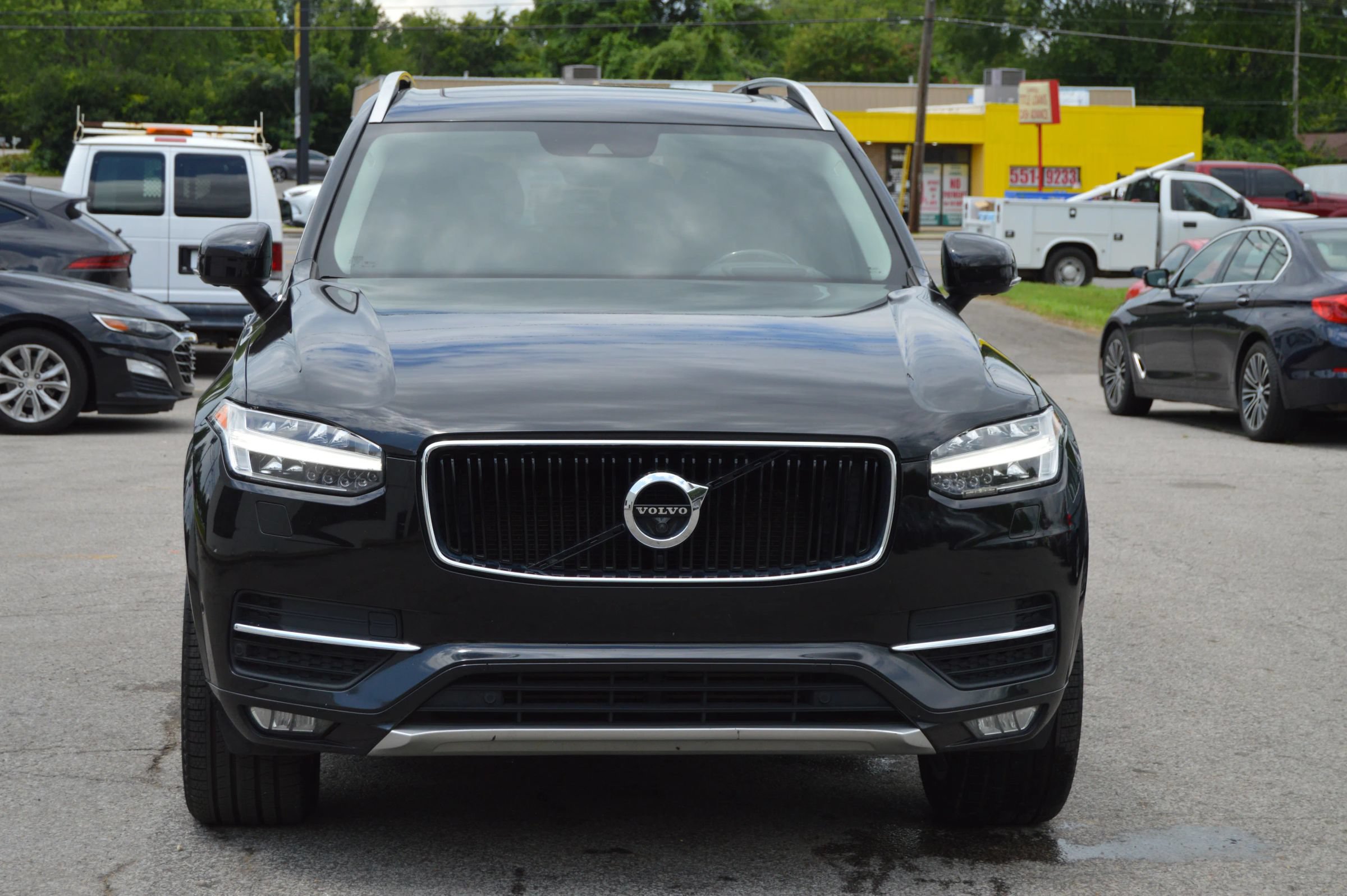 Used 2017 Volvo XC90 T6 Momentum w/ Vision Package AWD/4WD image 3