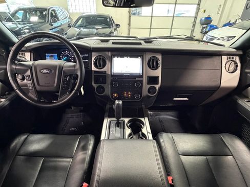 Used 2017 Ford Expedition XLT w/ Equipment Group 202A AWD/4WD image 2