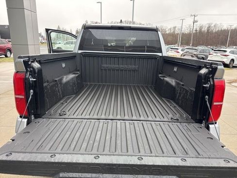 Used 2025 Toyota Tacoma TRD Sport AWD/4WD image 32