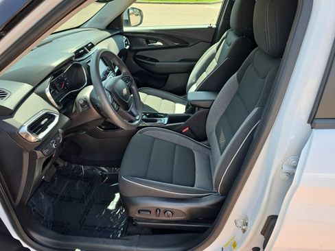 Used 2021 Chevrolet TrailBlazer LT w/ Convenience Package AWD/4WD image 9