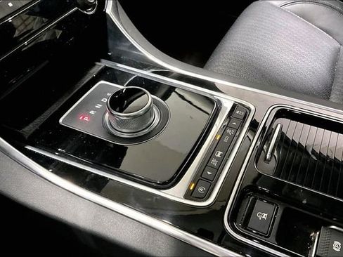 Used 2016 Jaguar XF Prestige image 11