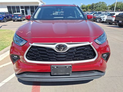 Used 2024 Toyota Highlander LE image 9