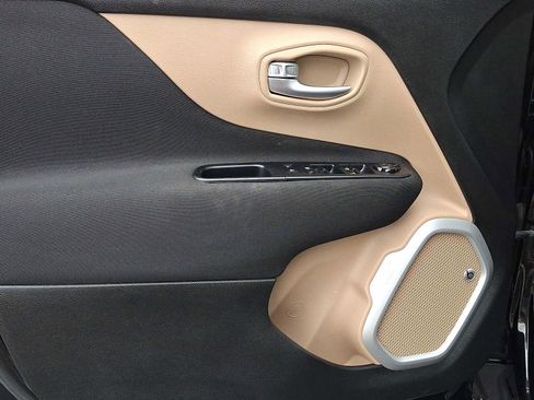 Used 2019 Jeep Renegade Latitude w/ UConnect 8.4 Nav Group image 12