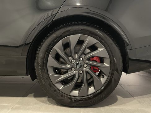 Used 2023 Land Rover Discovery S R-Dynamic image 8