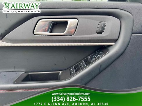 Used 2025 Ford Explorer ST-Line w/ ST-Line Street Pack AWD/4WD image 16