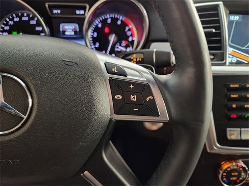 Used 2015 Mercedes-Benz GL 550 4MATIC image 28