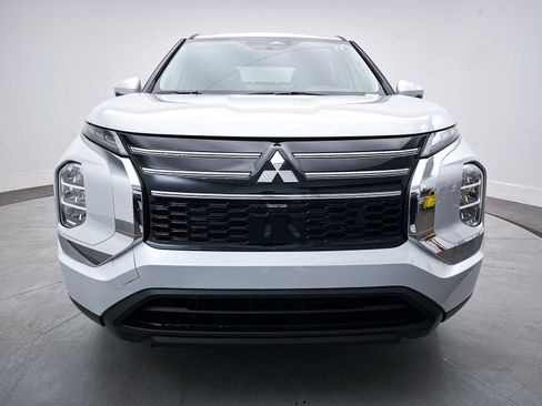 New 2025 Mitsubishi Outlander ES image 2