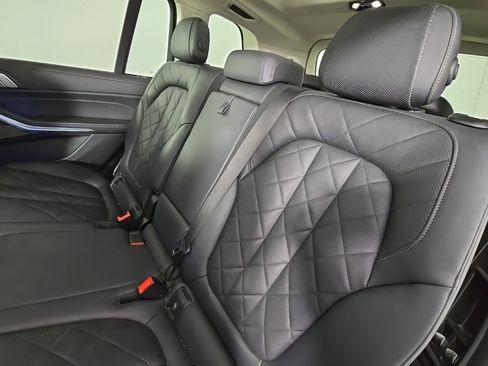 Used 2023 BMW X7 xDrive40i w/ Premium Package image 11