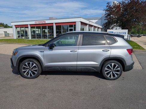 Used 2023 Volkswagen Taos SE AWD/4WD image 2