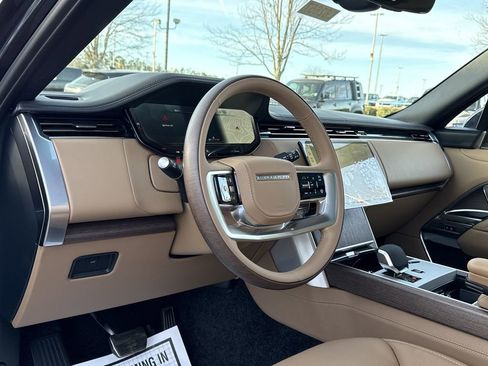 New 2026 Land Rover Range Rover Long Wheelbase SE image 10
