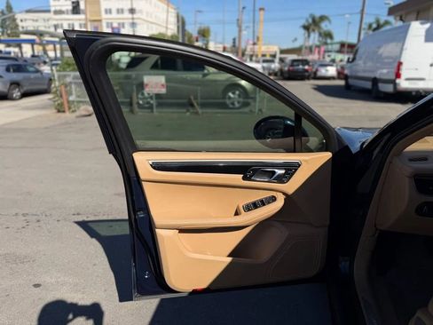 Used 2016 Porsche Macan S image 22