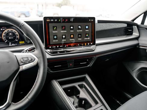 New 2026 Volkswagen Tiguan SE image 8