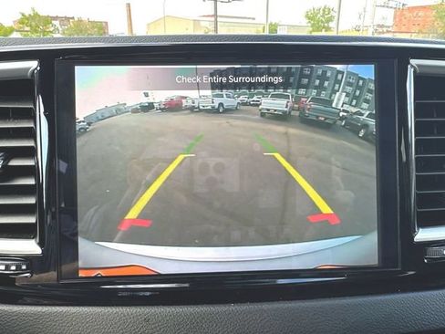 Used 2024 Chrysler Pacifica Touring-L FWD image 14